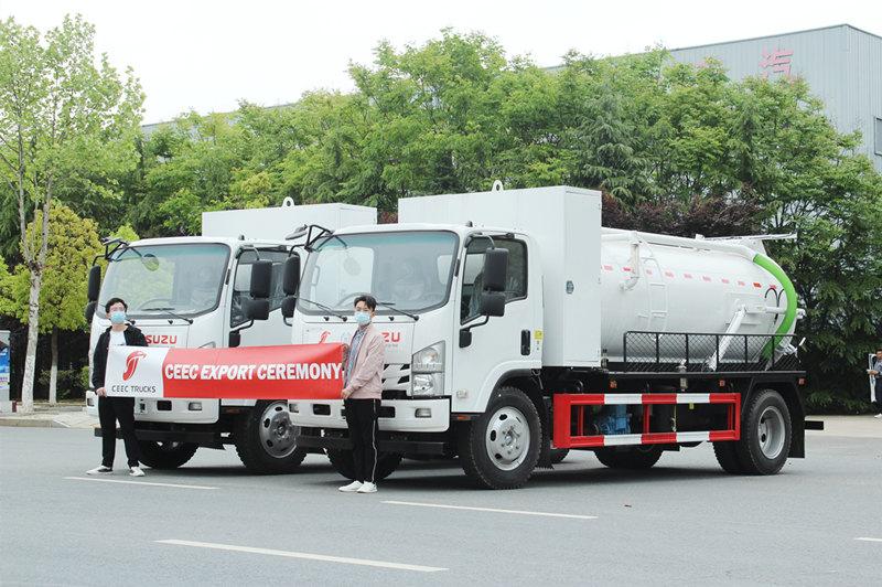 Camión de aguas residuales al vacío ISUZU ELF 700P de nuevo diseño con bomba MORO