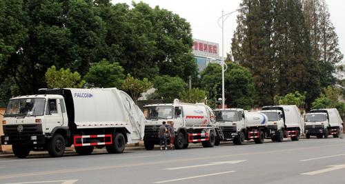 9 unidades de camiones de basura dongfeng exportados a ecuador