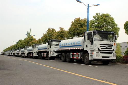 Camiones cisterna de agua IVECO de 100 unidades para la provincia china de Xinjiang