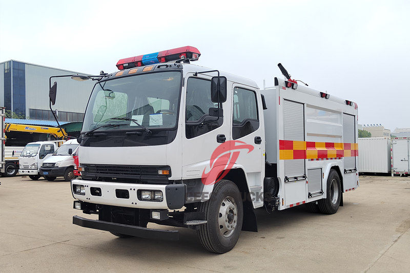 Camión de bomberos de espuma con tanque de agua Isuzu FTR 205hp