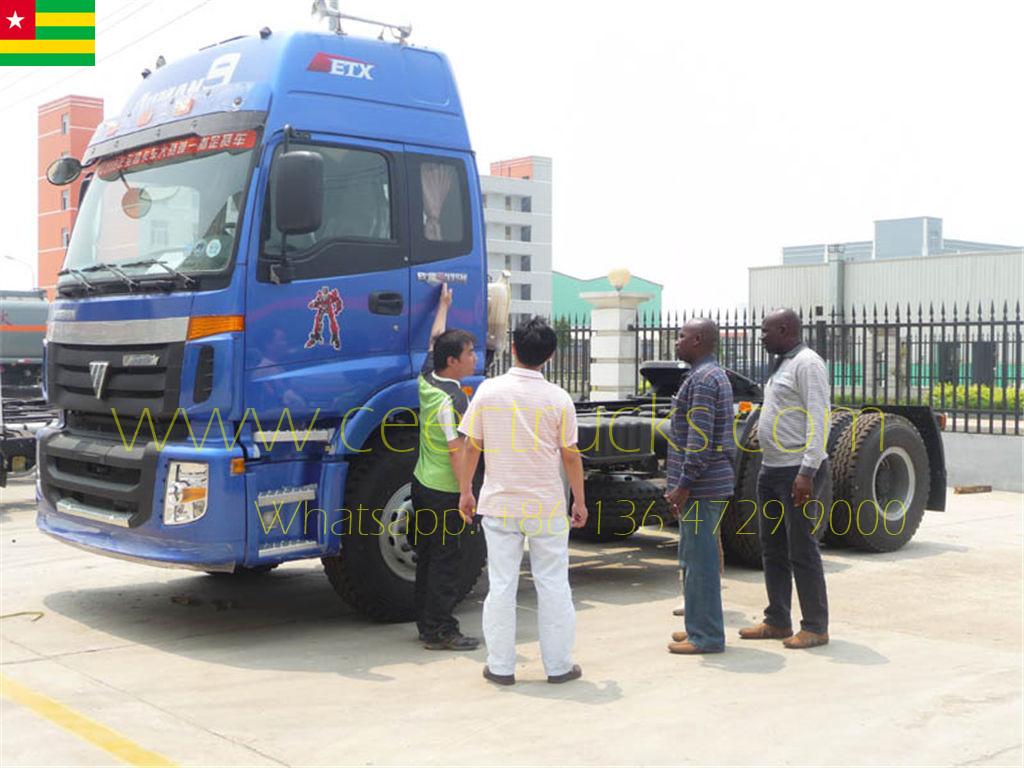 Un cliente de Togo que visita los PECO compra el motor primario FOTON