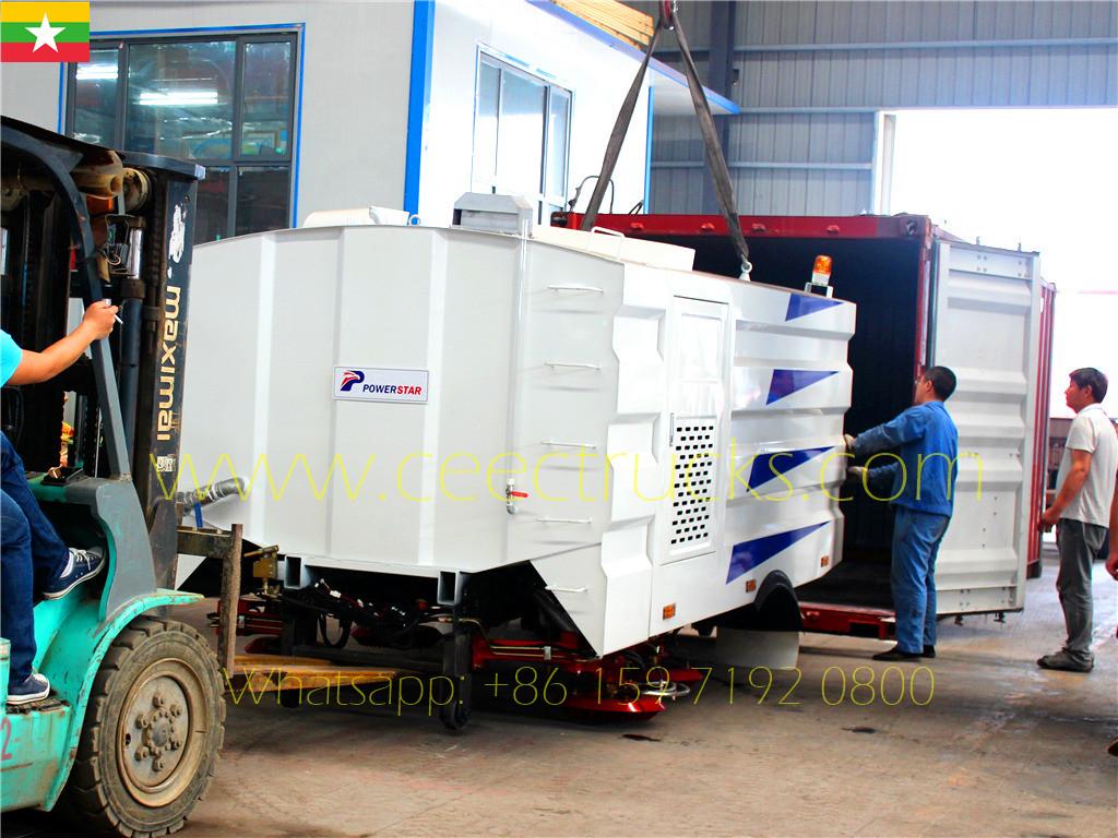 Un cliente de Asia Oriental compra un kit de barredora de carreteras de 5 cbm como pedido de muestra