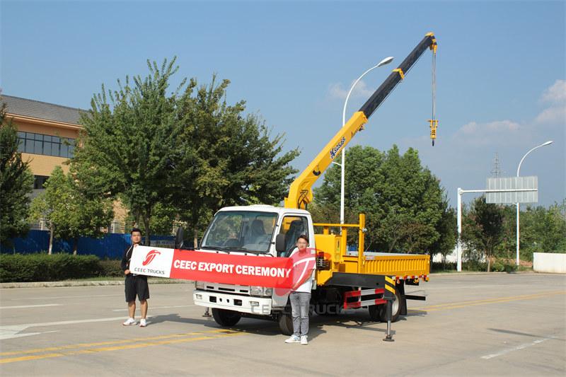 Granada - Camión grúa mini pluma ISUZU personalizado entregado por CEEC TRUCKS